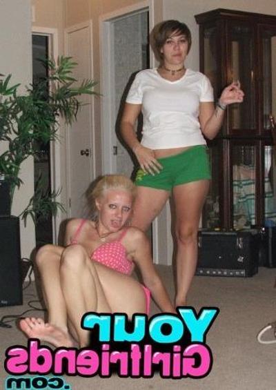 11P Girlfriend get crazy when home alone, watch em play