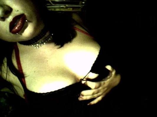 10P Goth chick stripping on webcam