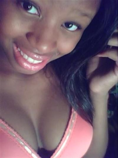 15P Busty black teen taking sexy selfshots of herself