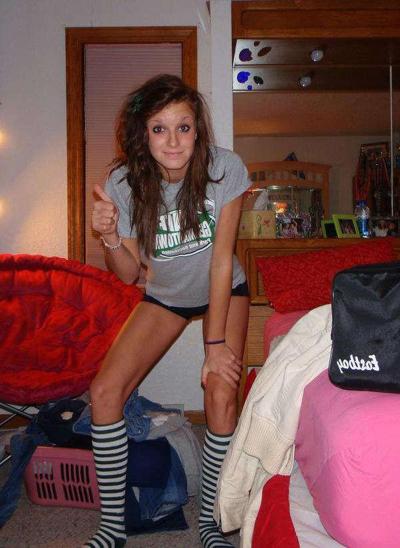 10P Collection of brunette emo babes