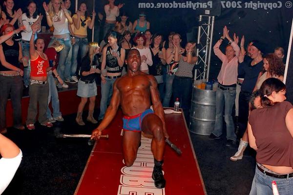 11P Girls at the club getting down and dirty