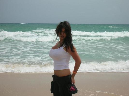15P Indian gfs get naked and suck cock