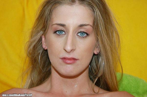 15P Cute blonde amateur babe gets nailed in this steamy interview