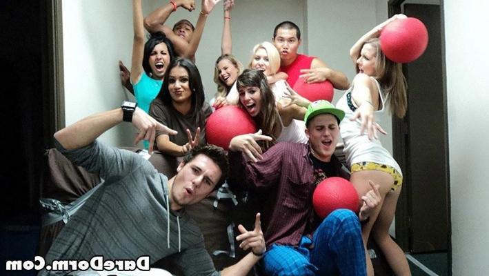 12P Hot amatuer teen college dorm girls getting it on threesome