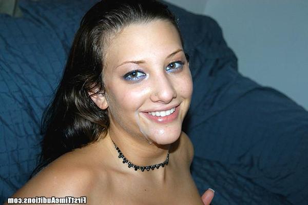 15P Smoking hot brunette amateur takes a mouthfull of cum