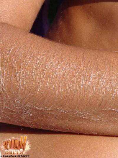 13P Loris Haare glitzern auf dem Boot