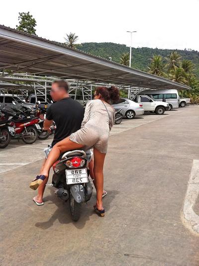 19P Voir à travers les tongs par Voyeur TROC