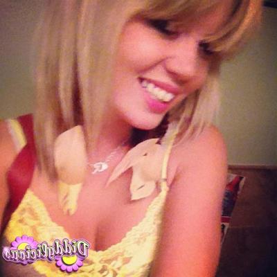 5P Cute amateur teen girl selfshots