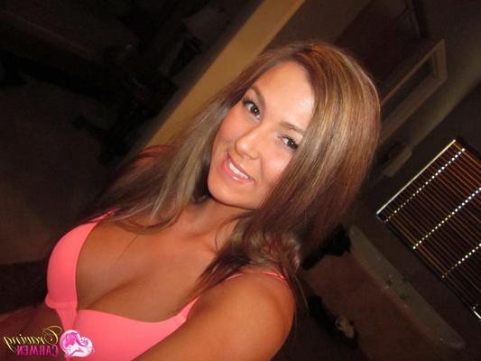 16P Sexy teen selfshots in pink bra