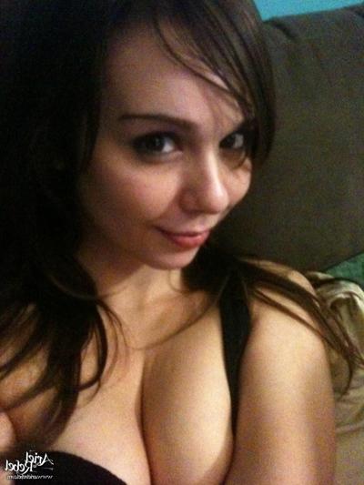 16P Cute amateur teen selfshots