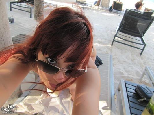 16P Cute amateur teen selfshots outdoors