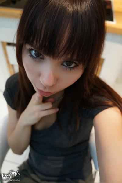 16P Cute amateur teen selfshots