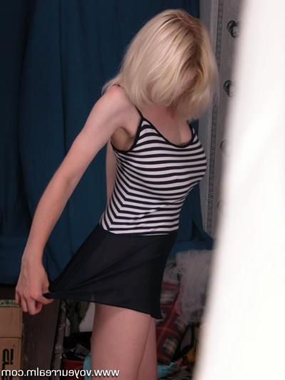 15P Stunning naked blonde gets spied after