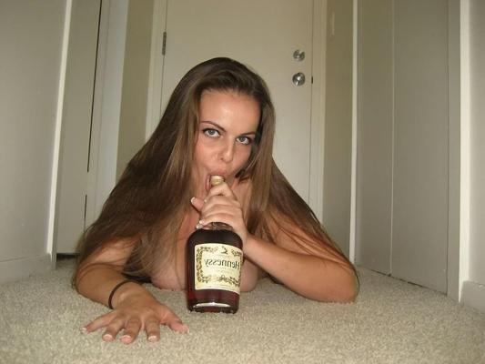 15P Cute girlfriend snaps pics of herself in the bathroom
