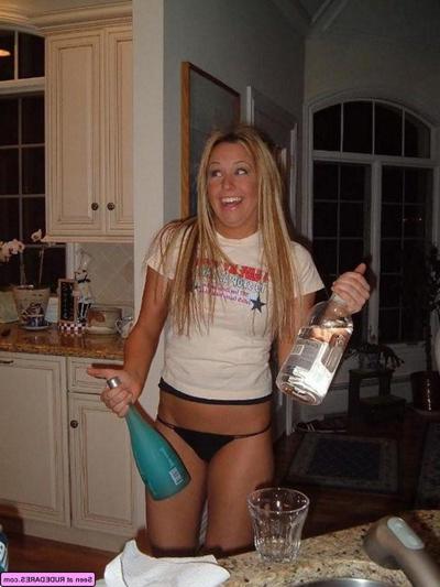 16P Babes showing of their nude bodies