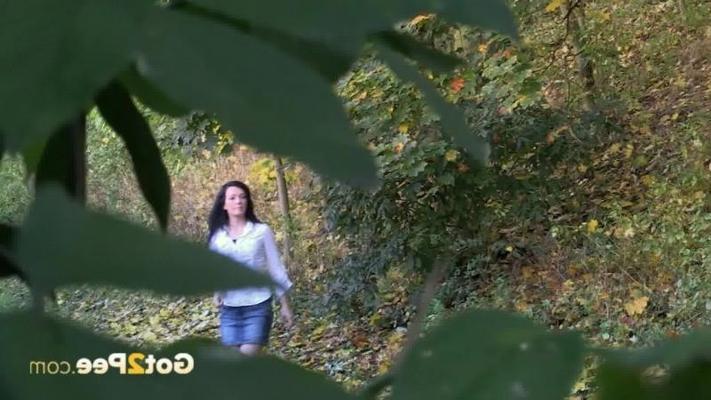 15P Sexy raven haired girl pisses in the leaves