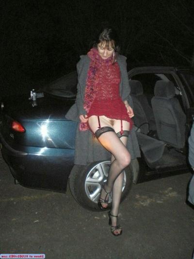 15P Naked women seen outdoors