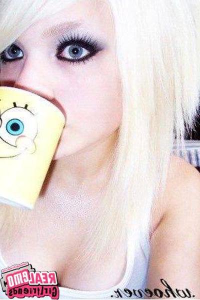 15P Self shot emo girlfriends posing for pics