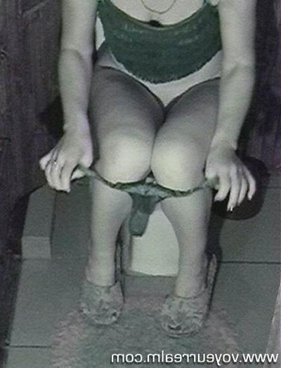 15P Night toilet hidden cam shots