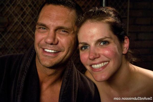 15P Bobbi Starr endure le sexe brutal et le bondage dur de Nacho Vidal !