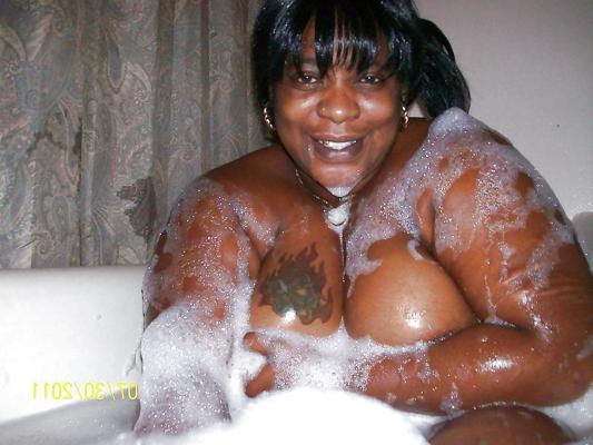 8P Very Thick Ebony mom 