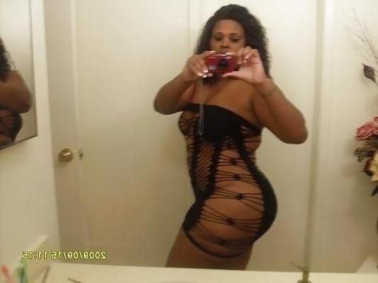 15P Ebony teen gfs posing for cell phone pics