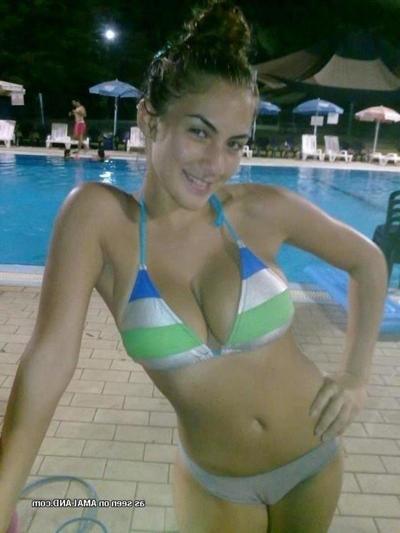 11P Sexy girlfriends posing in their bikinis outdoors