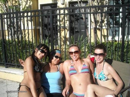 9P Collection of sexy girlfriends posing for the cam outdoors