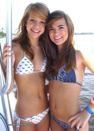 12P Sammlung sexy Bikini-Babes, die vor der Kamera für ihre Kumpels posieren
