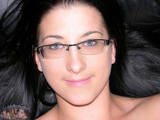 14P Nude amateur italian babe with glasses