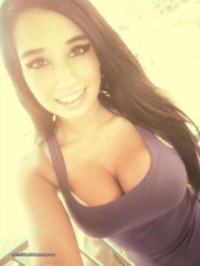 10P Compilation of a sexy busty cutie posing in hot selfpics