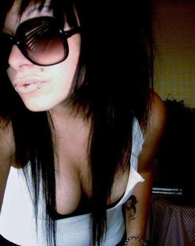 10P Pictures of various amateur punk girlfriends
