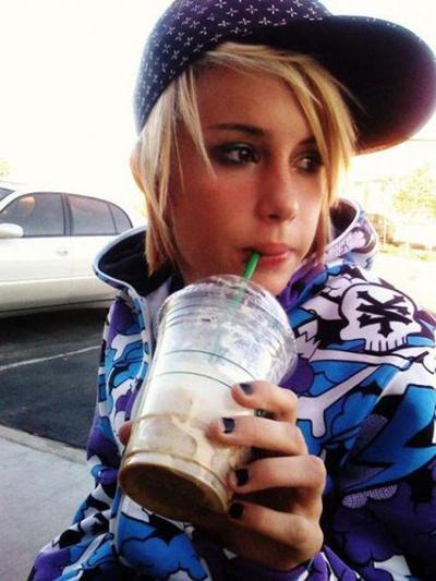 10P Pics of cute emo babe