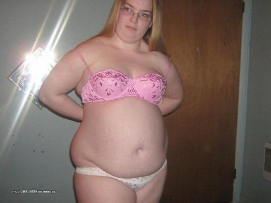 10P Plumper em várias fotos pornô amador posando desprezível