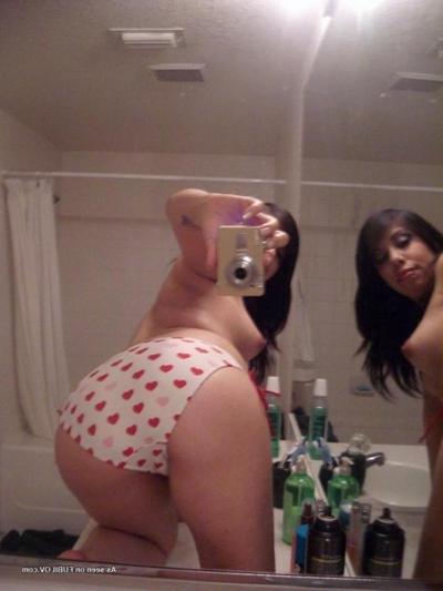 9P GF showing her tits and cunt while camwhoring