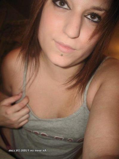9P Gallery of a naughty amateur chick flashing her breasts