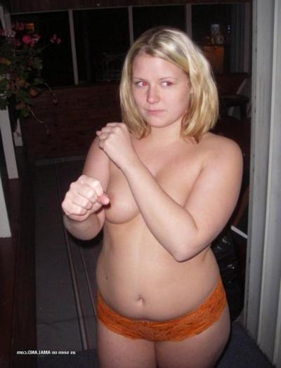 10P Gallery of a chubby Swedish babe posing topless