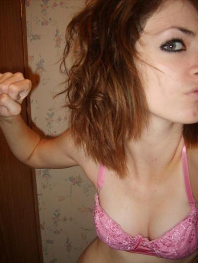 10P Pics of self-shooting emo chick