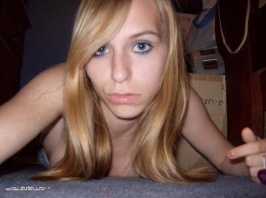 11P Cute amateur kinky gf camwhoring in her pink underwear