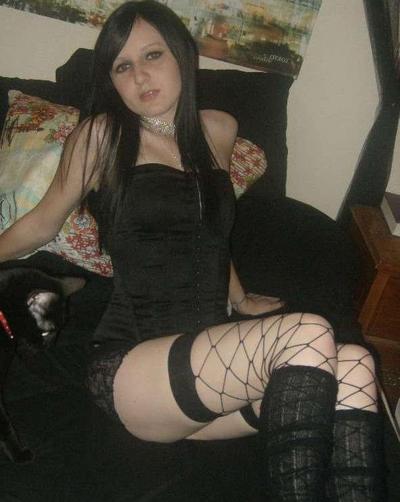 10P Pictures of a sexy gothic girlfriend
