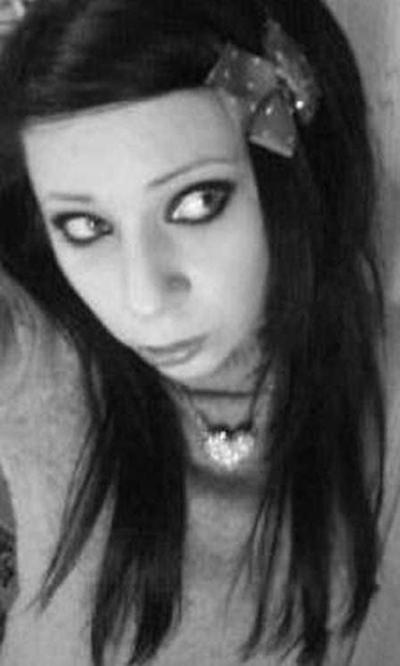 10P Pictures of a group of emo girlfriends