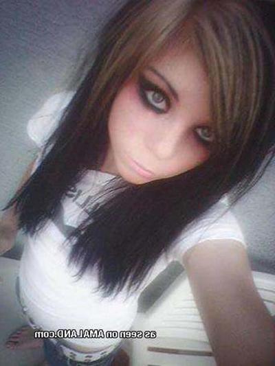 10P Picture set of sexy camwhoring emo babes