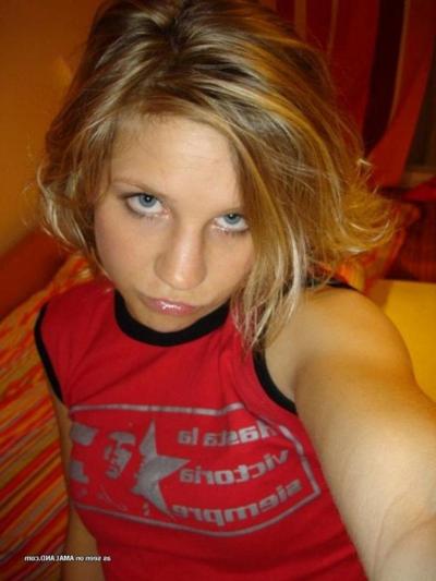 11P Collection of an amateur camwhoring babe pussy-playing