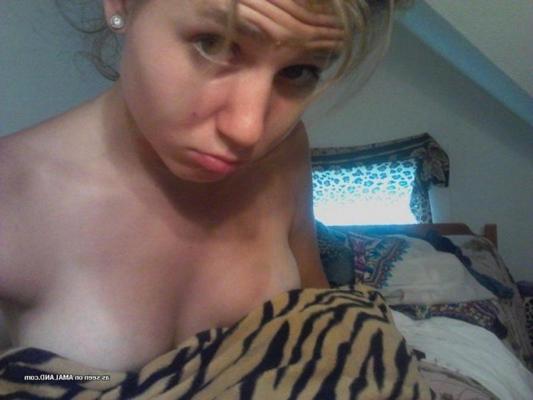 11P Amateur blonde chick teasing while camwhoring at home