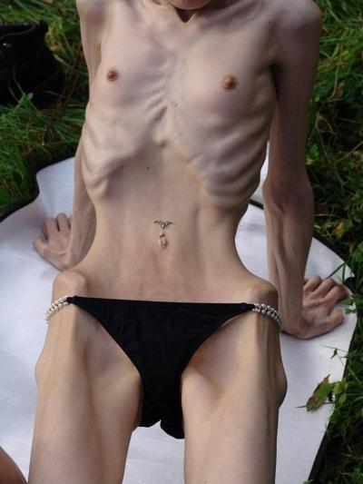 16P Very skinny amateur girls poser