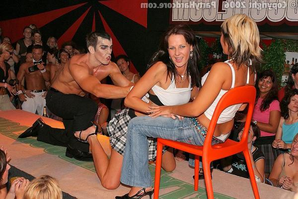 11P Wild party girls clawing at the male strippers