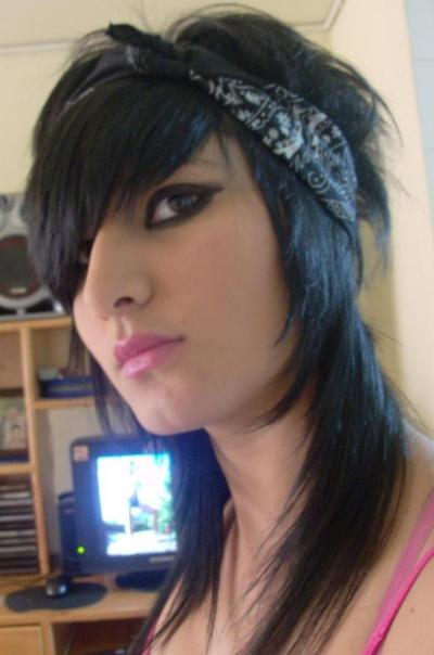 10P Photos of sexy punks chicks who love to camwhore