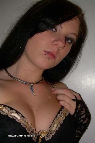 10P Photos of various raunchy emo honeys