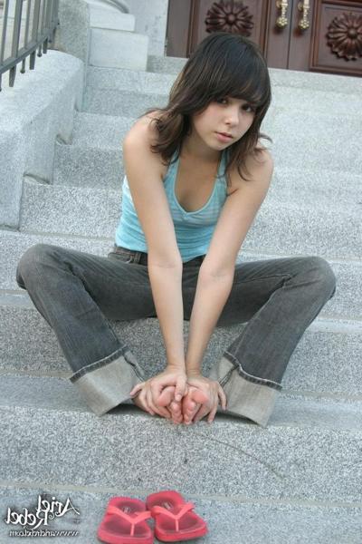15P Sexy amateur in public