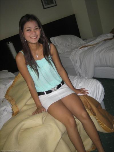 25P Hot Asian Teen street hooker exposing her tight thai booty
